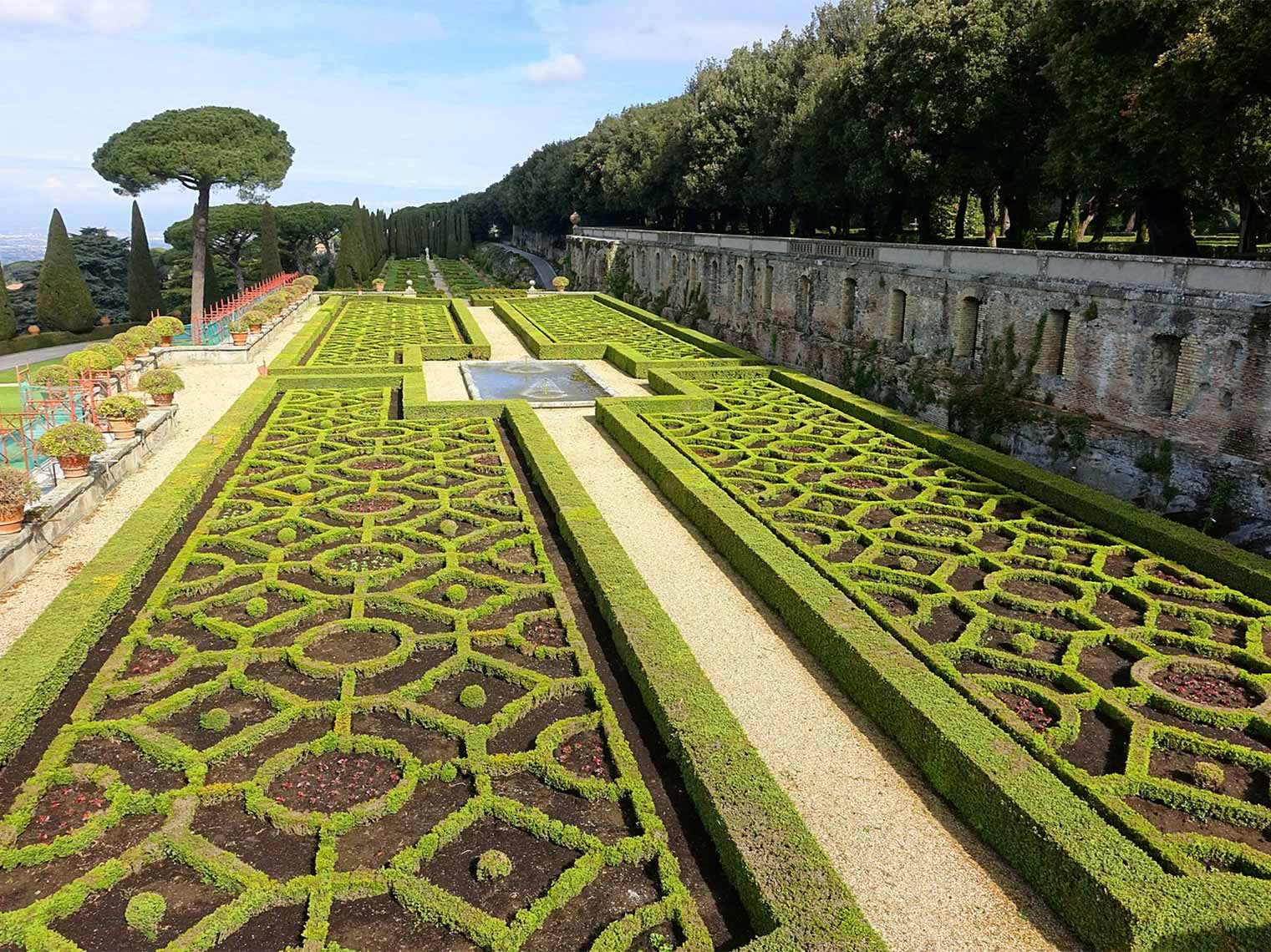 The magnificent gardens of Castelli Romani