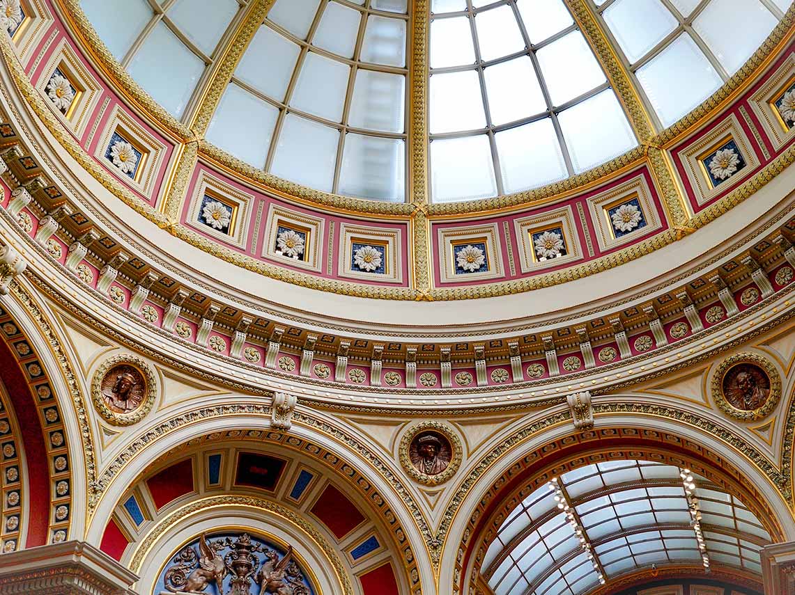 tour guide discussing the glass dome at the national gallery in london.