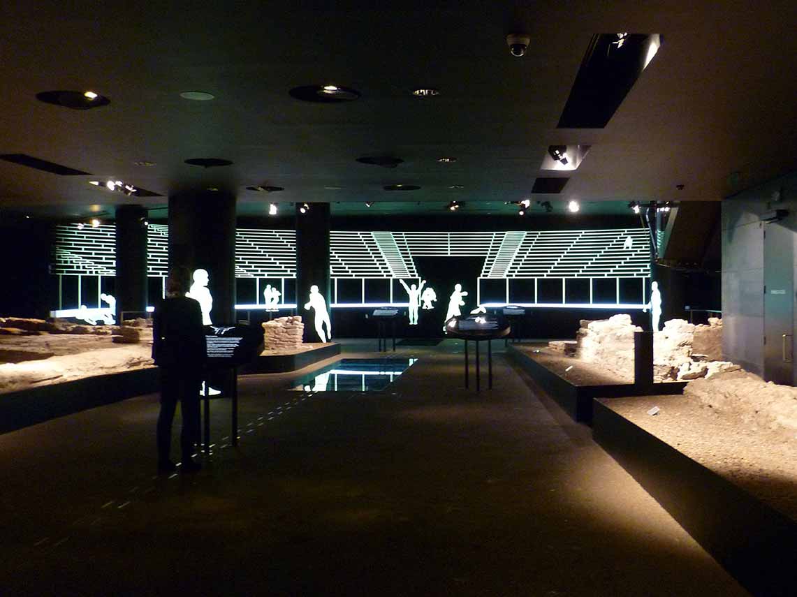 VP experience at Roman amphitheater tour in London