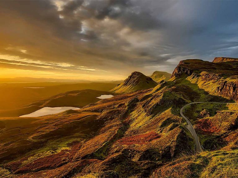 stunning views and mountain range on isle of skye driving tour.