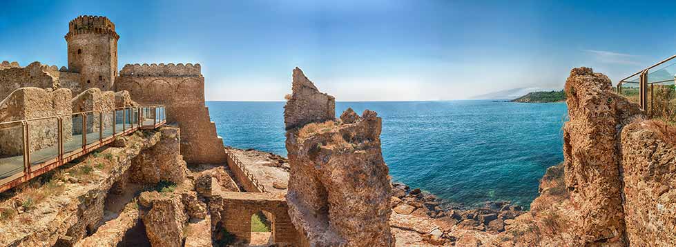 Aragonese Castle, Isola di Capo Rizzuto,tour group